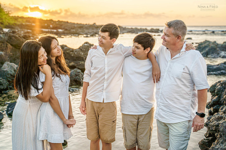 photo en famille plage Réunion J&D&3A