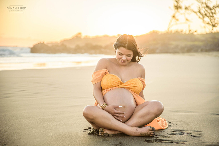 photographie future maman coucher de soleil K&T