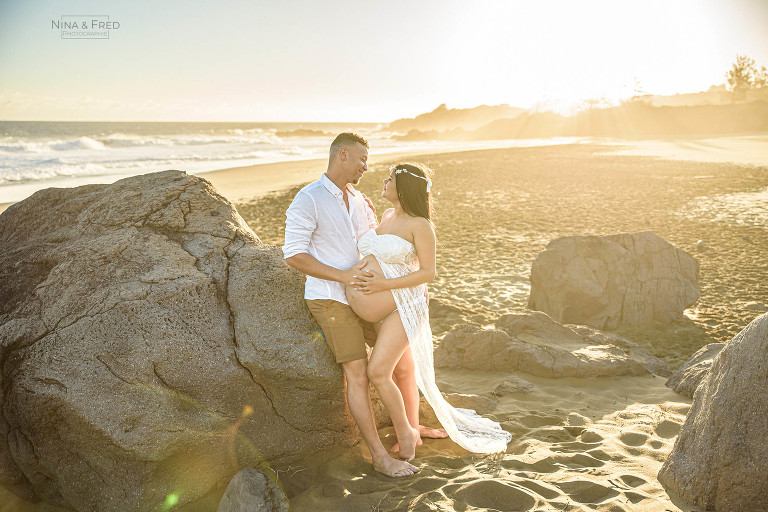 shooting grossesse plage sable noir 974 K&T